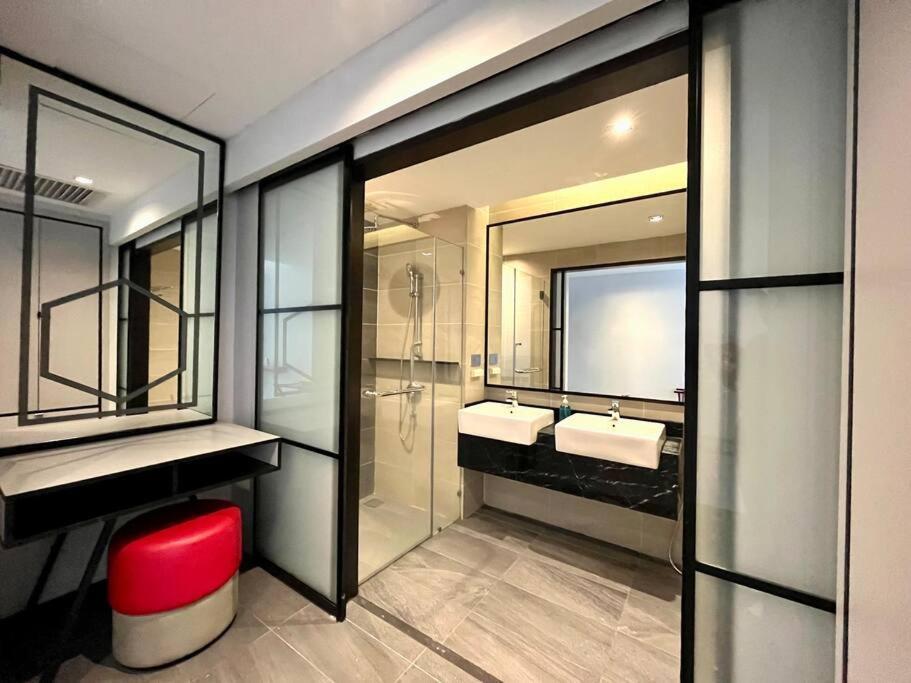 M101 Klcc Kl City King Suites By Livin Kuala Lumpur Extérieur photo